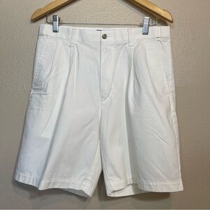 Men's White Pleated Chino Shorts